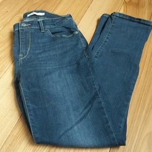 Levi's mid-rise skinny women's 8 strch denim jeans